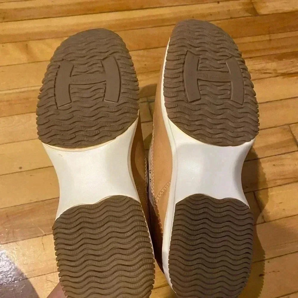 Hogan Women's Tan and White Sneakers - Picture 2 of 10